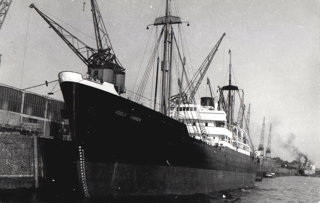 Photos General cargo avant 1940 (Plus 3000gt) 4 Adolf_10