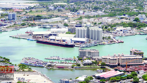 Embarquons à bord de la Mauritius Ports Authority Unname10