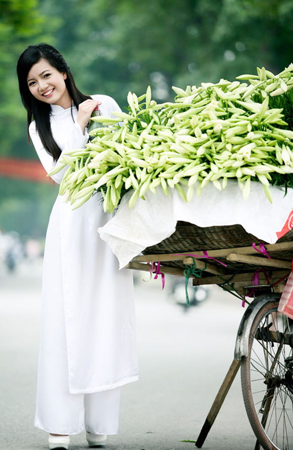  "Cô giáo" Hồng Anh - nổi bật vẻ đẹp áo dài Việt! 8a35b511