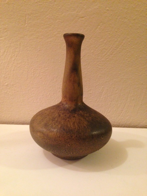 mid century vase signed - Mike (Maigons) Daga, USA  Brown_10