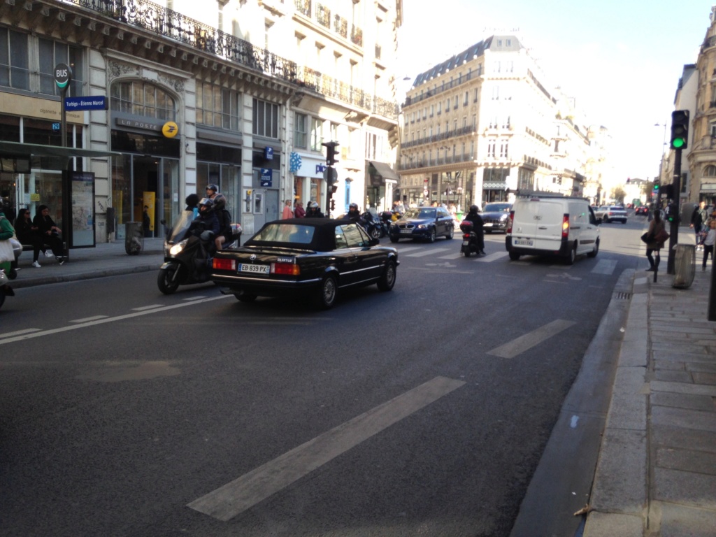 Un hypster Au volant d'une 325 Rue Etienne Marcel Img_8214