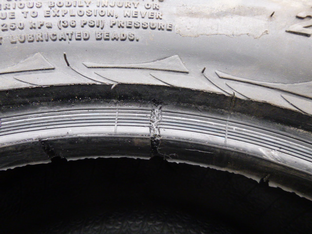 Manufacturer defect in new tire. P1000027
