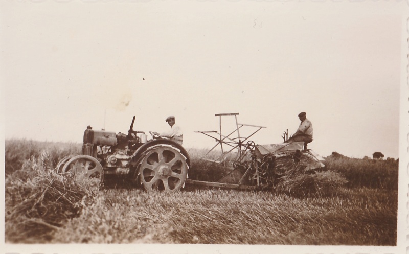 C'était quoi le premier tracteur à moteur de votre ferme? - Page 2 Img_2088