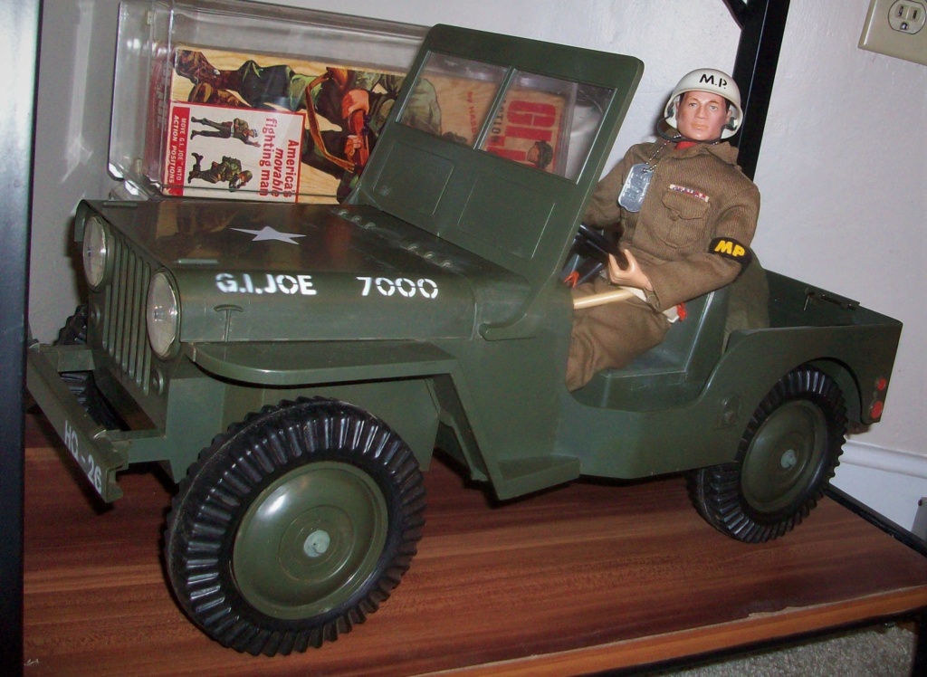 Why are military Jeeps so popular among the vam, Joe and 1/6 scale enthusiasts? 100_9924