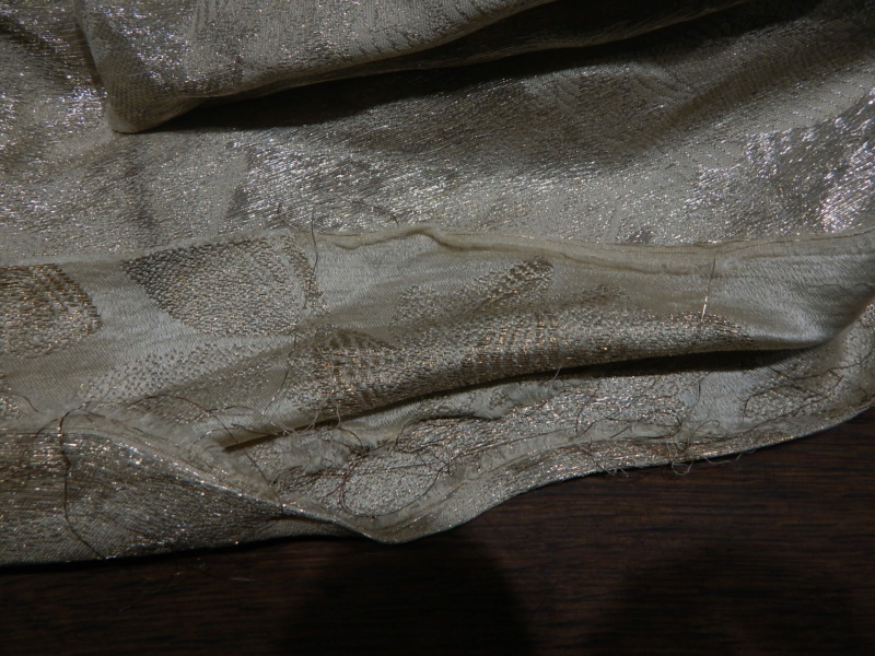 Ancien tissu avec fil métallique argenté Dscn5215
