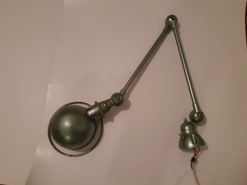 A la recherche de" LA " lampe ,histoire d'y voir un peu plus clair... 20180951
