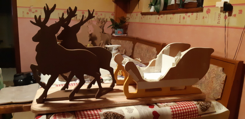 UN TRAÎNEAU DU PERE NOEL AVEC SES RENNES - Page 2