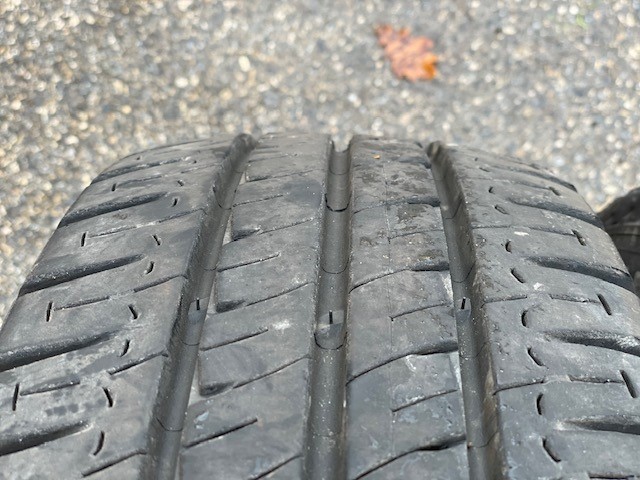 Vends 2 Pneus Michelin Agilis 195/65R16C  en TBE Pneu110