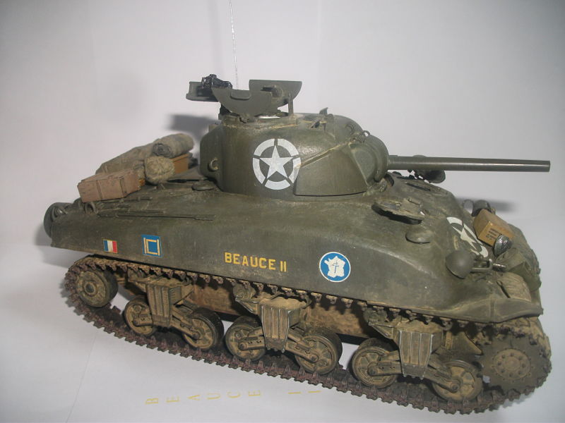 Taille et position des marquages d'un Sherman de la 2ème DB 001_op12