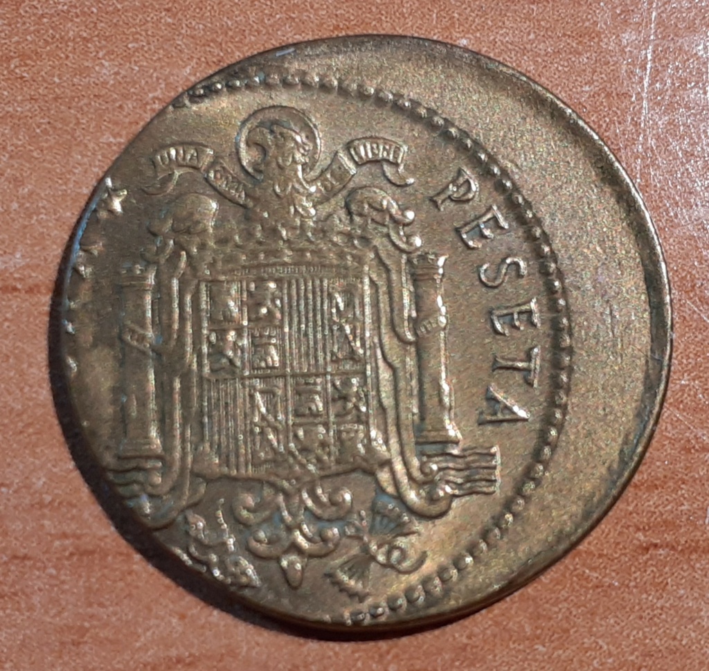 1 Peseta de 1666 con *67 SC bastante descentrada  17510