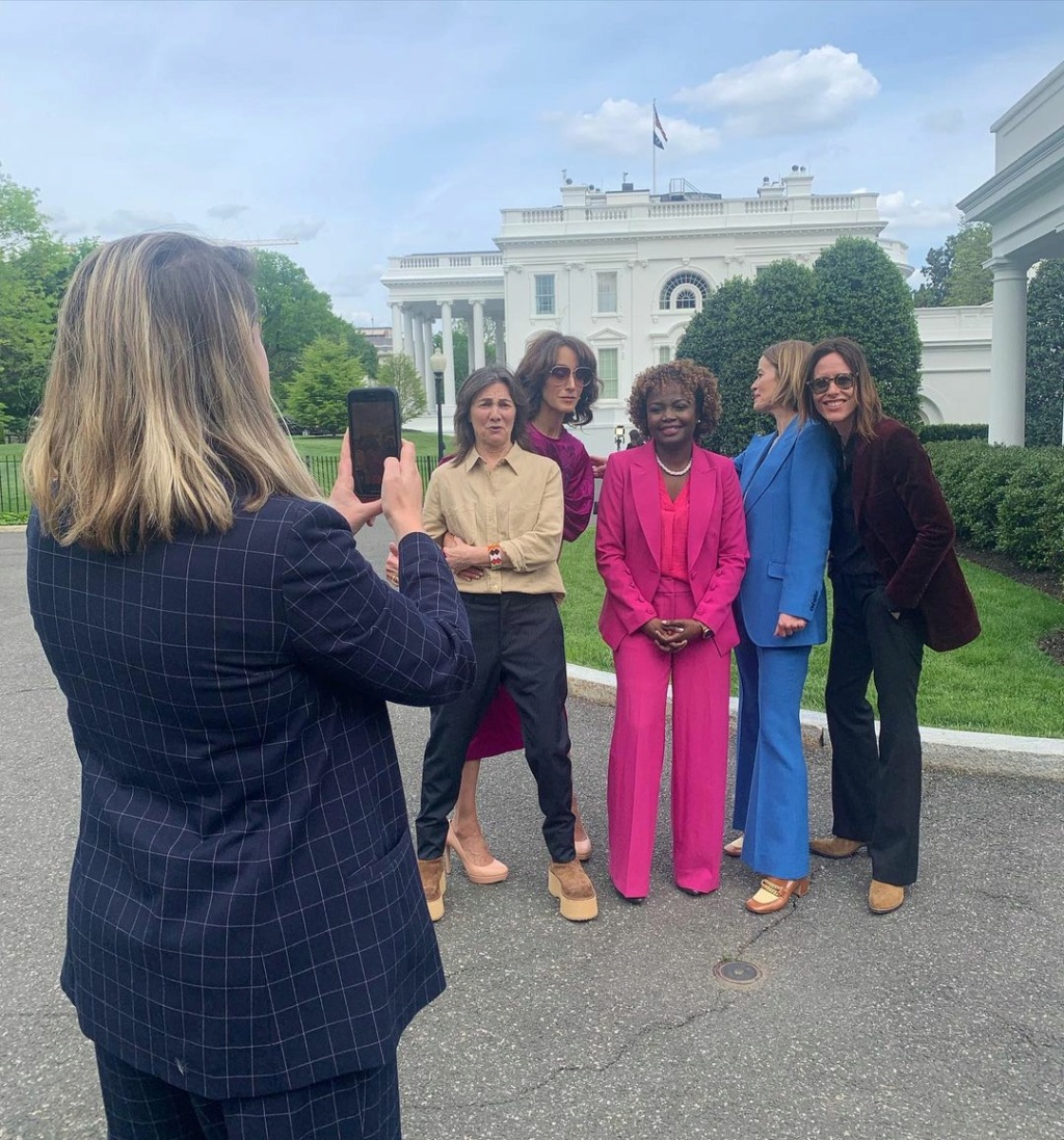 JB (&Illene, Leisha, Kate) en la Casa Blanca, briefing con la Secretaria de Prensa, Washington DC  (24-25/04/2023) 34320210