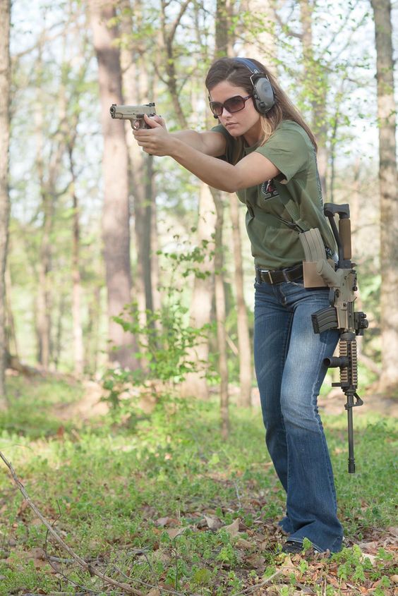 Les filles prennent les armes. - Page 24 Girls217