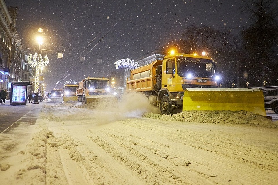 Снегопад в Северной столице: правительство Петербурга призвало горожан соблюдать правила парковки Inx96010