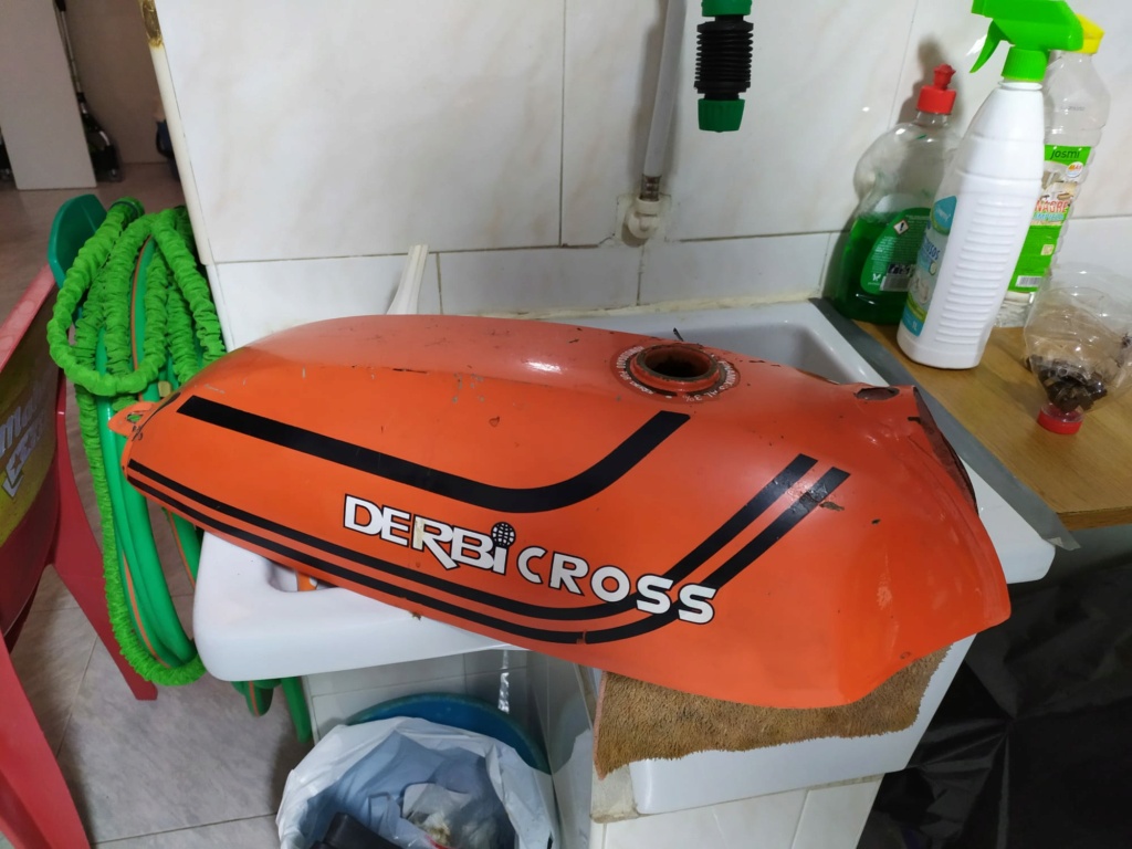 Derbi Cross 50V4 - Restauración depósito FIN Whatsa14