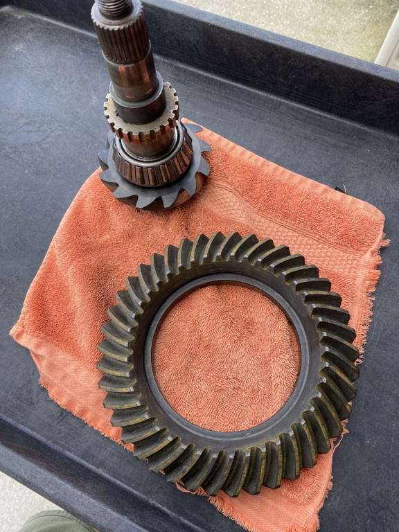 Oem 8.5 GM 3.23 ring and pinion with reluctor 00d02210