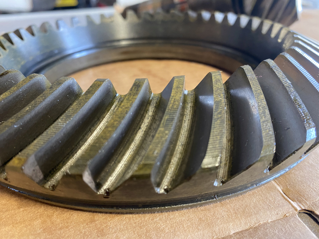 Oem 8.5 GM 3.23 ring and pinion with reluctor 040b7e10