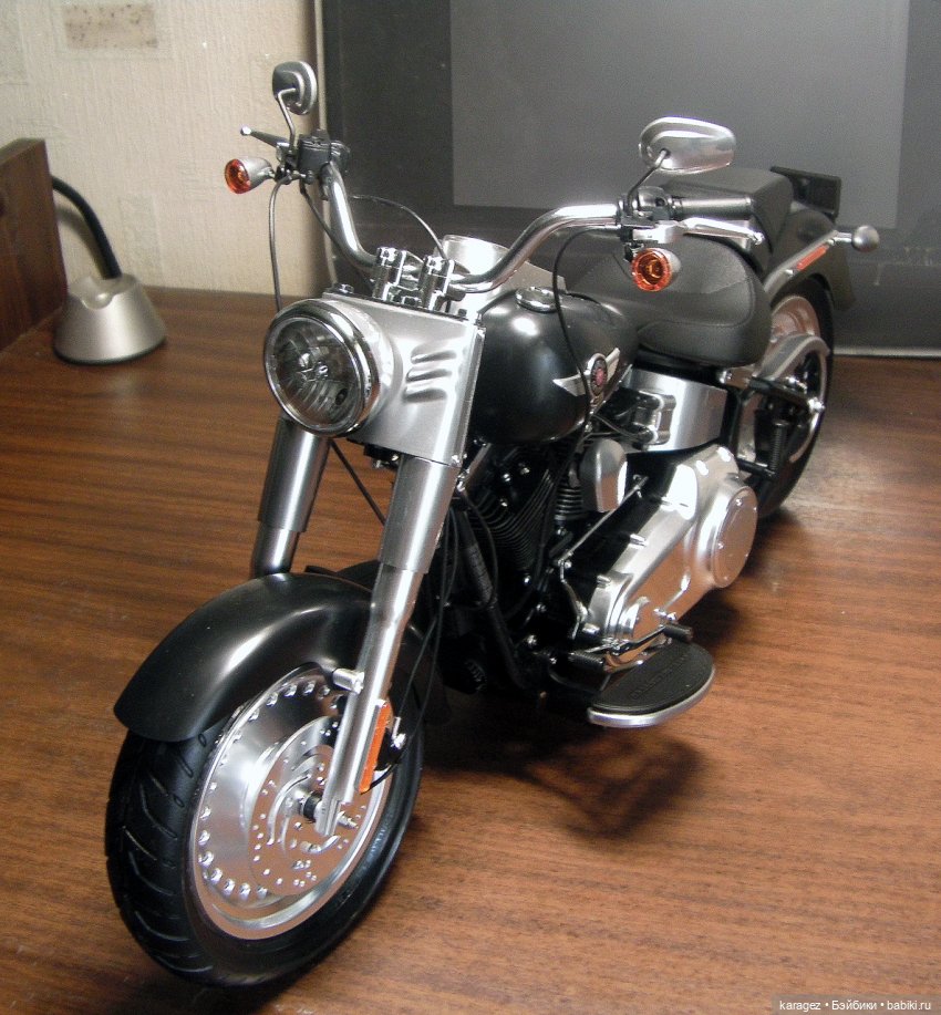 Terminator T-800 building a Harley Davidson Fat Boy motorcycle 0bfada11