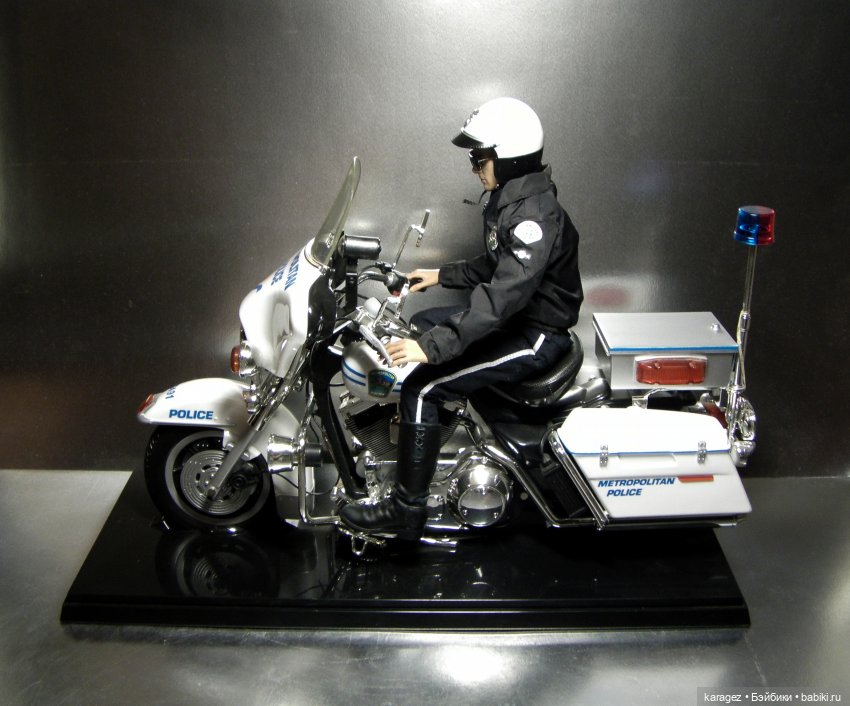 Terminator T-800 building a Harley Davidson Fat Boy motorcycle 71547010
