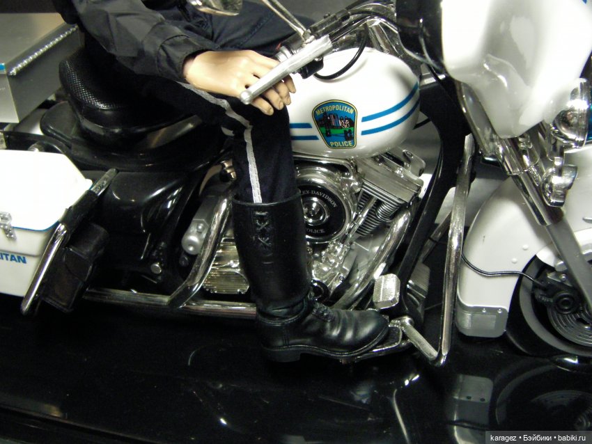 Terminator T-800 building a Harley Davidson Fat Boy motorcycle Bddb2910