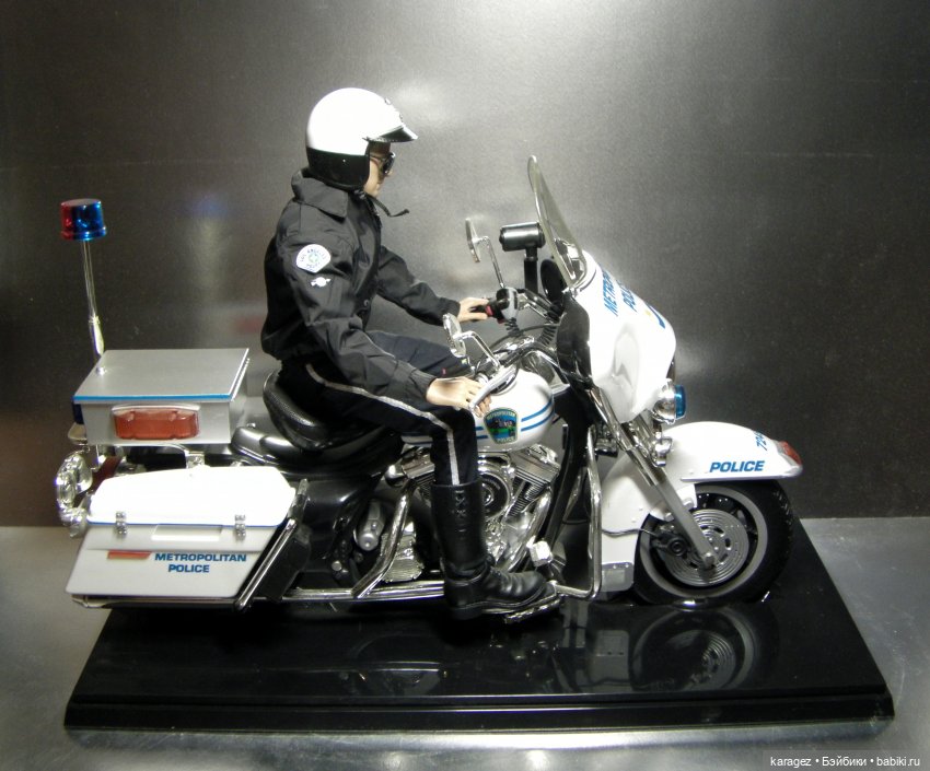 Terminator T-800 building a Harley Davidson Fat Boy motorcycle Cc4dde10