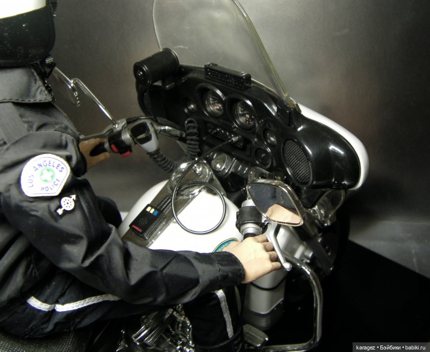 Terminator T-800 building a Harley Davidson Fat Boy motorcycle F0ee4310