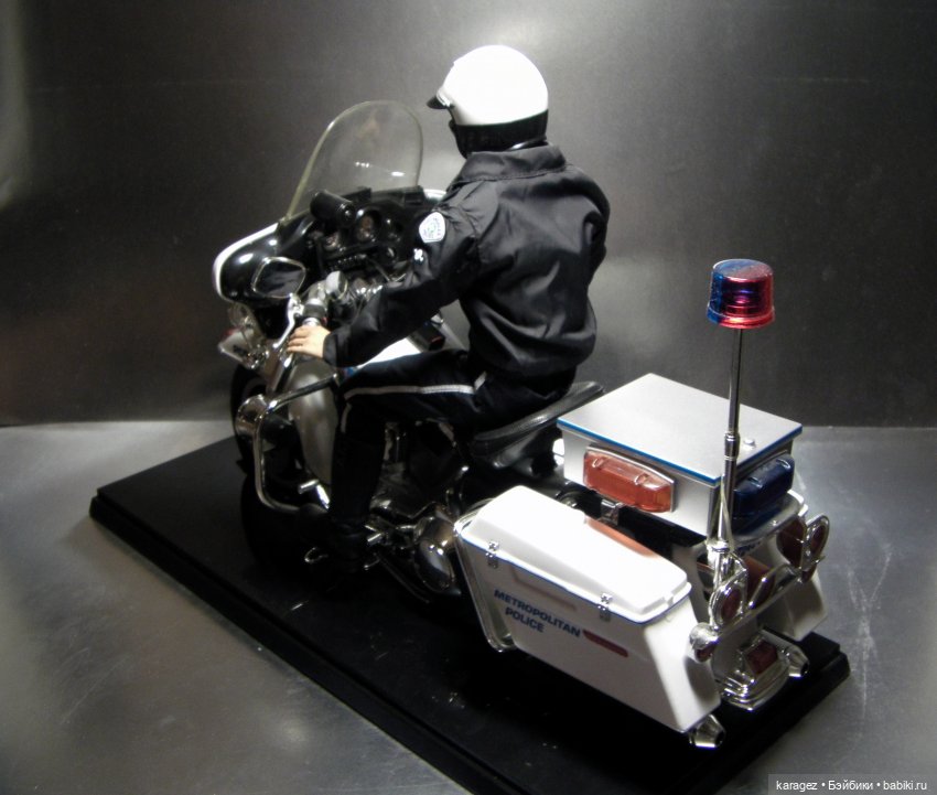 Terminator T-800 building a Harley Davidson Fat Boy motorcycle F3654c10