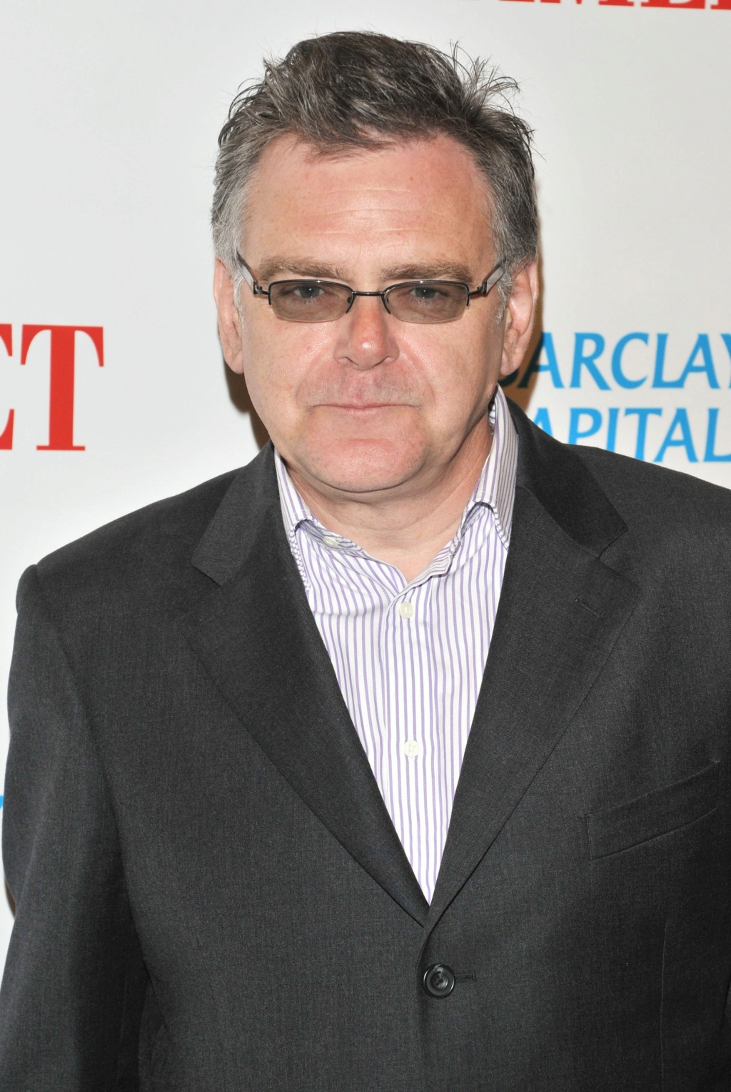 ¿Cuánto mide Kevin McNally?