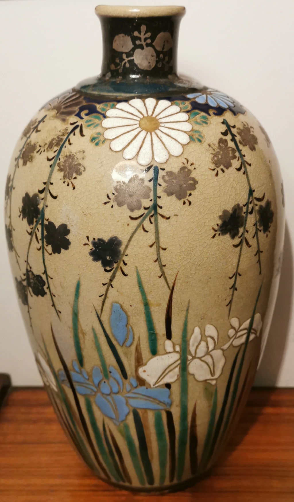 Vase japonais décor chrysanthème et iris Img_2011