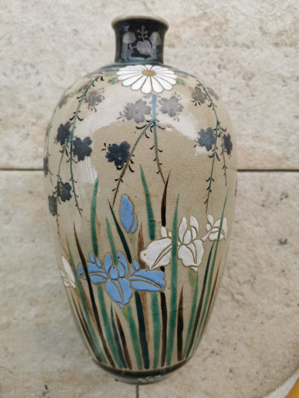 Vase japonais décor chrysanthème et iris Img_2033