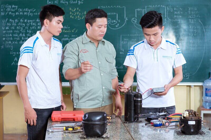 Thanh Xuân - Nơi học nghề sửa chữa ô tô uy tín Dien-l10