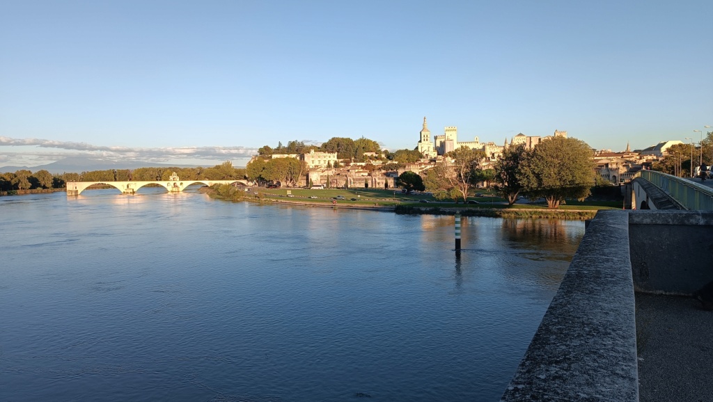 Avignon - Pont du gard en vélo  Img_2023