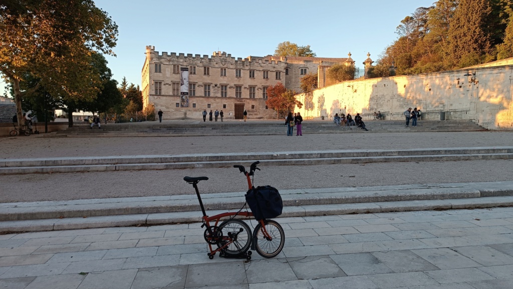 Avignon - Pont du gard en vélo  Img_2025