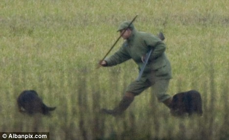 GB: le prince Edward accusé de battre un chien ! Articl10