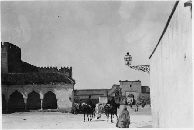 Meknès, la Ville Ancienne et les 2 Mellahs - 1 - Page 36 Place_10