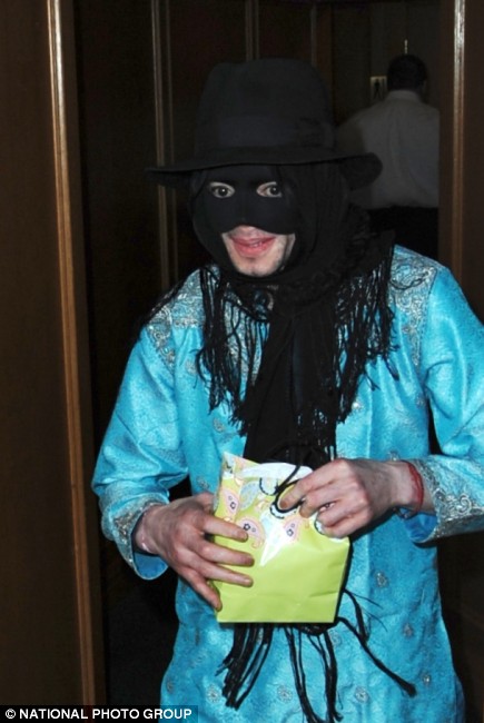 [PHOTO]  Zorro: nouveau déguisement pour Michael... Zorro310