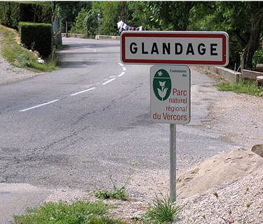 Noms de villages insolites. Glanda10