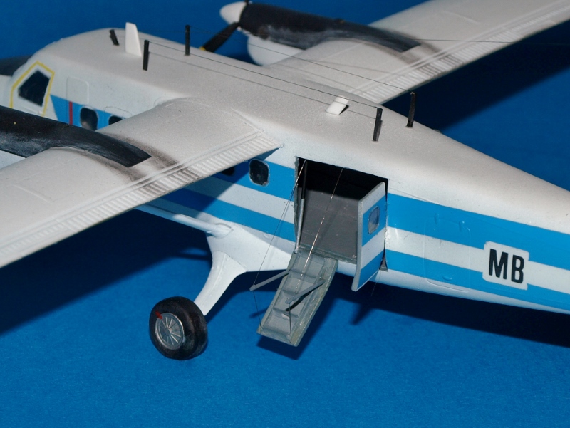 [Matchbox]DHC-6 Twin Otter 1/72. Finex le 12/09/13 (page 4). - Page 2 P1011323