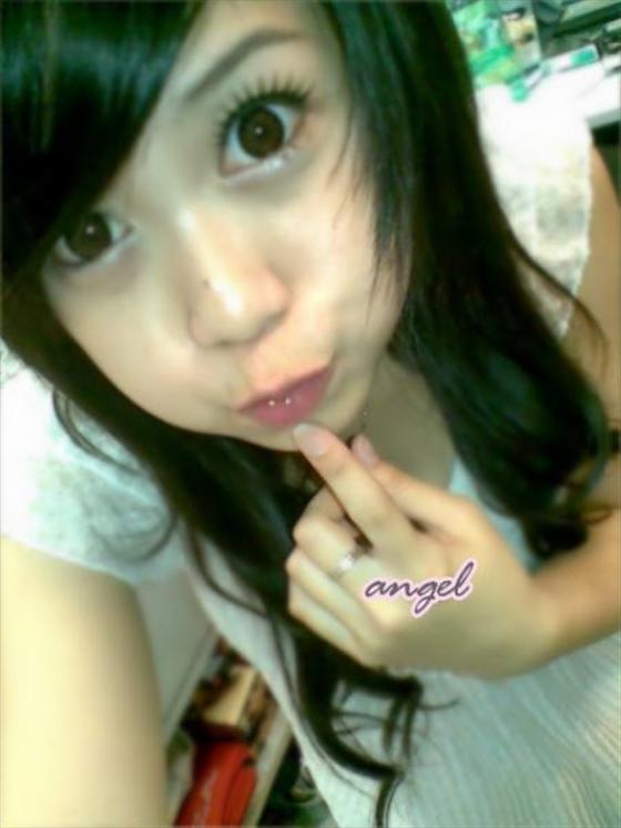 her name is angel..but not the 1 study at our skul..^^ 1-822710