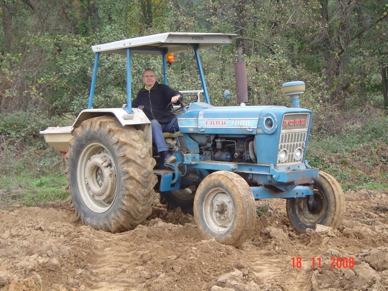 ¿Es un tractor Ebro? (Resuelto: era un Ford) Dsc01421