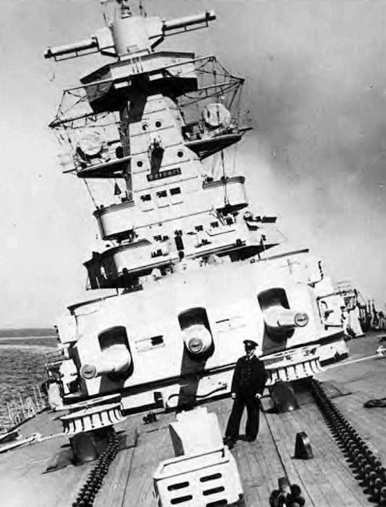 Admiral Graf Spee Academy 1/350 + PE Eduard + canons Master Model  Graf_s10