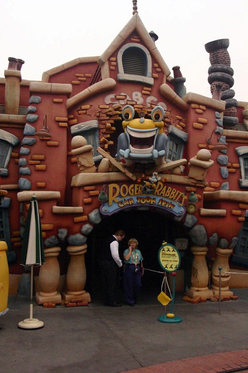 Toontown (Disneyland Park/ Magic Kingdom/Tokyo) Roger210