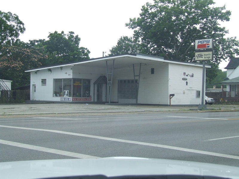 Old Gas Stations, Hotels and Car Hop Pics - Page 18 25811