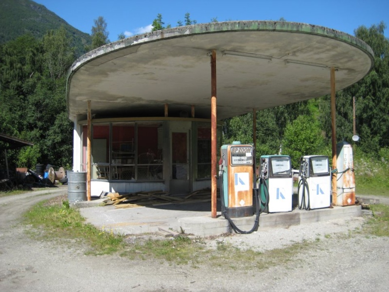 Old Gas Stations, Hotels and Car Hop Pics - Page 18 40091210