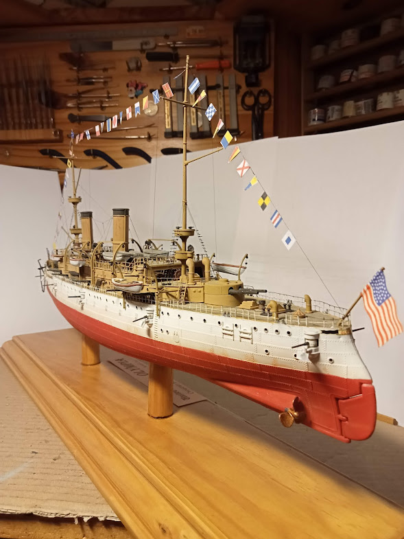 [REVELL] Croiseur protégé USS OLYMPIA 1/232ème  Réf H443 528