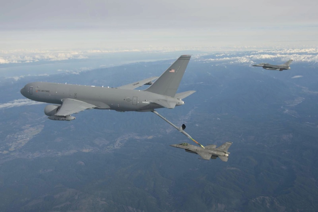 Comparatif et différences entre les BOEING KC 135 et AWACS 1/72ème ... Ob_24310