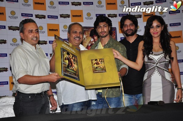 Vidyut Jamwal Launches 'Commando' DVD - Страница 2 Como2012