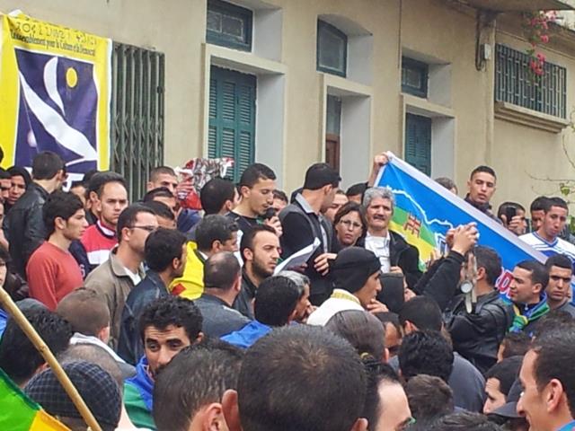 Marche du 20 Avril 2013 à Bgayet:  Une forte mobilisation pour l'officialisation de Tamazight  - Page 2 318