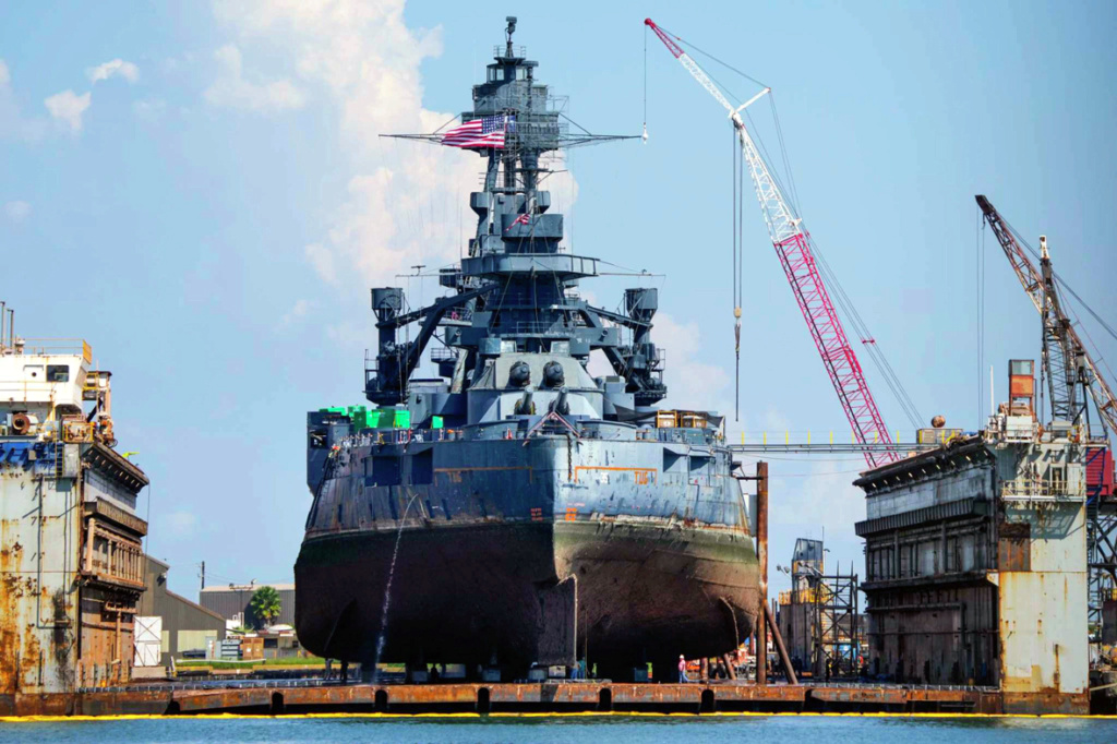 [ Histoire et histoires ] A 108 ans, l’USS Texas retourne en cale sèche. Une belle histoire de respect du patrimoine naval. 4rvsvz10