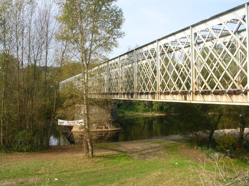 Un viaduc ... (Résolu : Ligne de St Denis-près-Martel à Aurillac : Viaduc traversant la Dordogne) Dscn0110