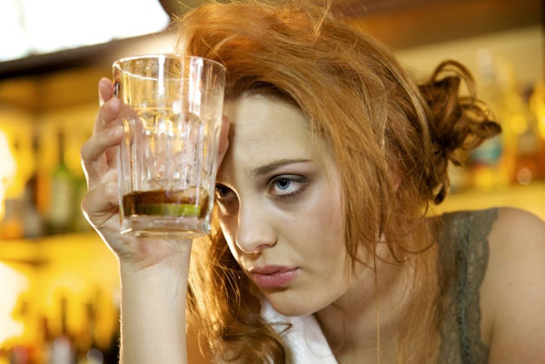 Tại sao bạn thường không nhớ gì sau khi uống rượu say? Saxin10